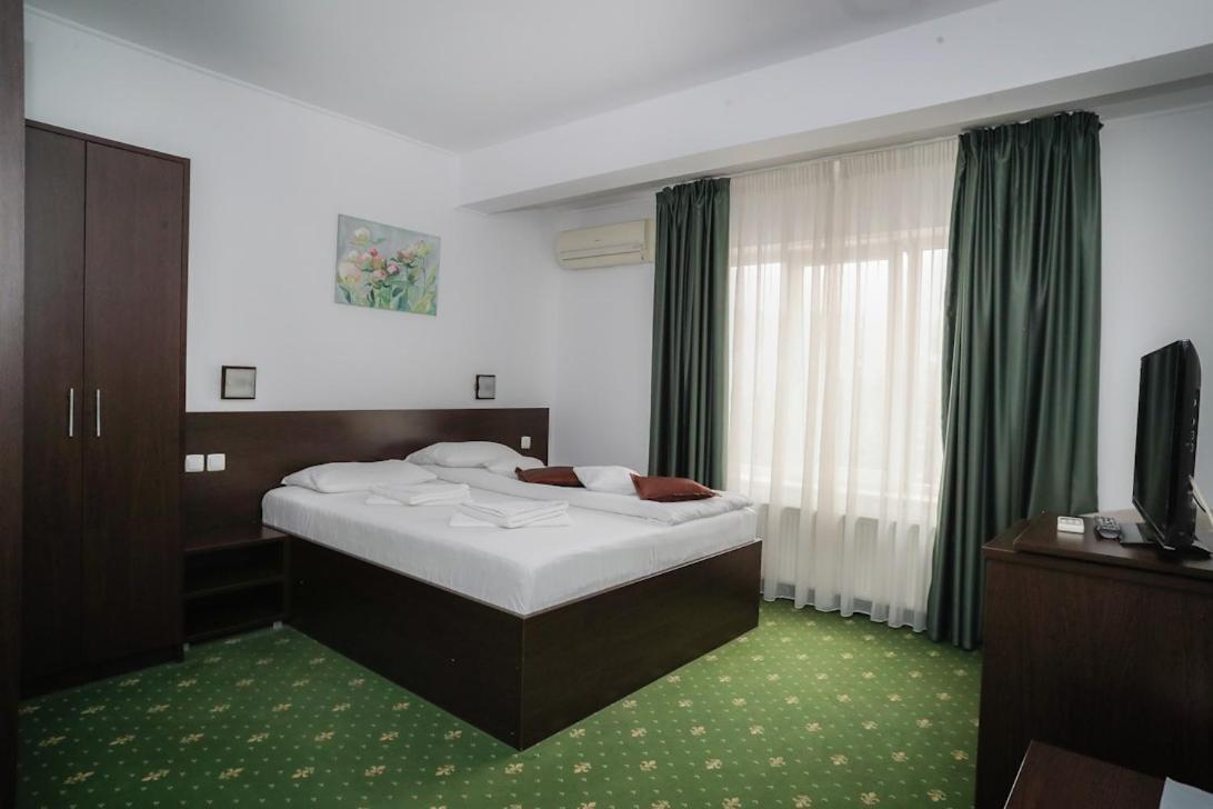 Double or Twin Room,1000453821:JPEG