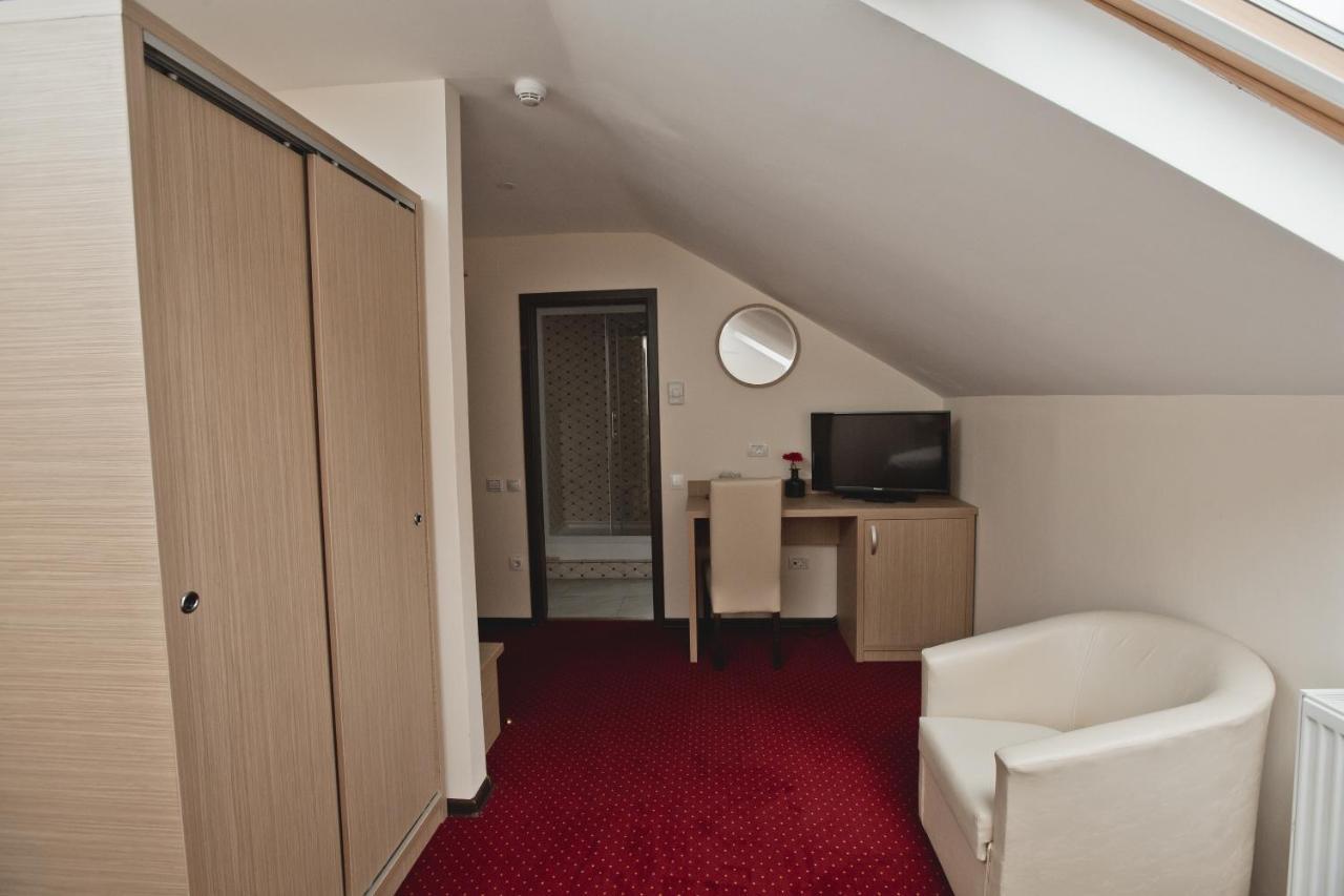 Standard Double Room Attic,1002384585:JPEG