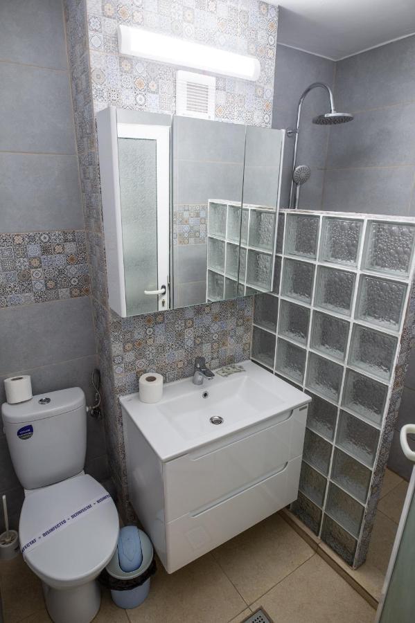 Family Room,1604091660:JPEG