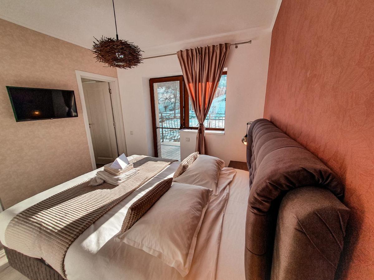 Deluxe Double Room,1084999996:JPEG