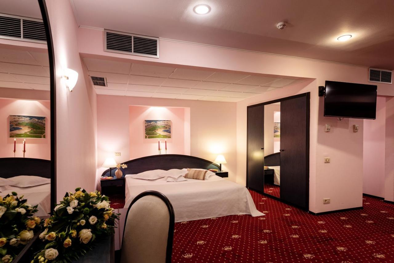 Deluxe Double Room,1079822794:JPEG