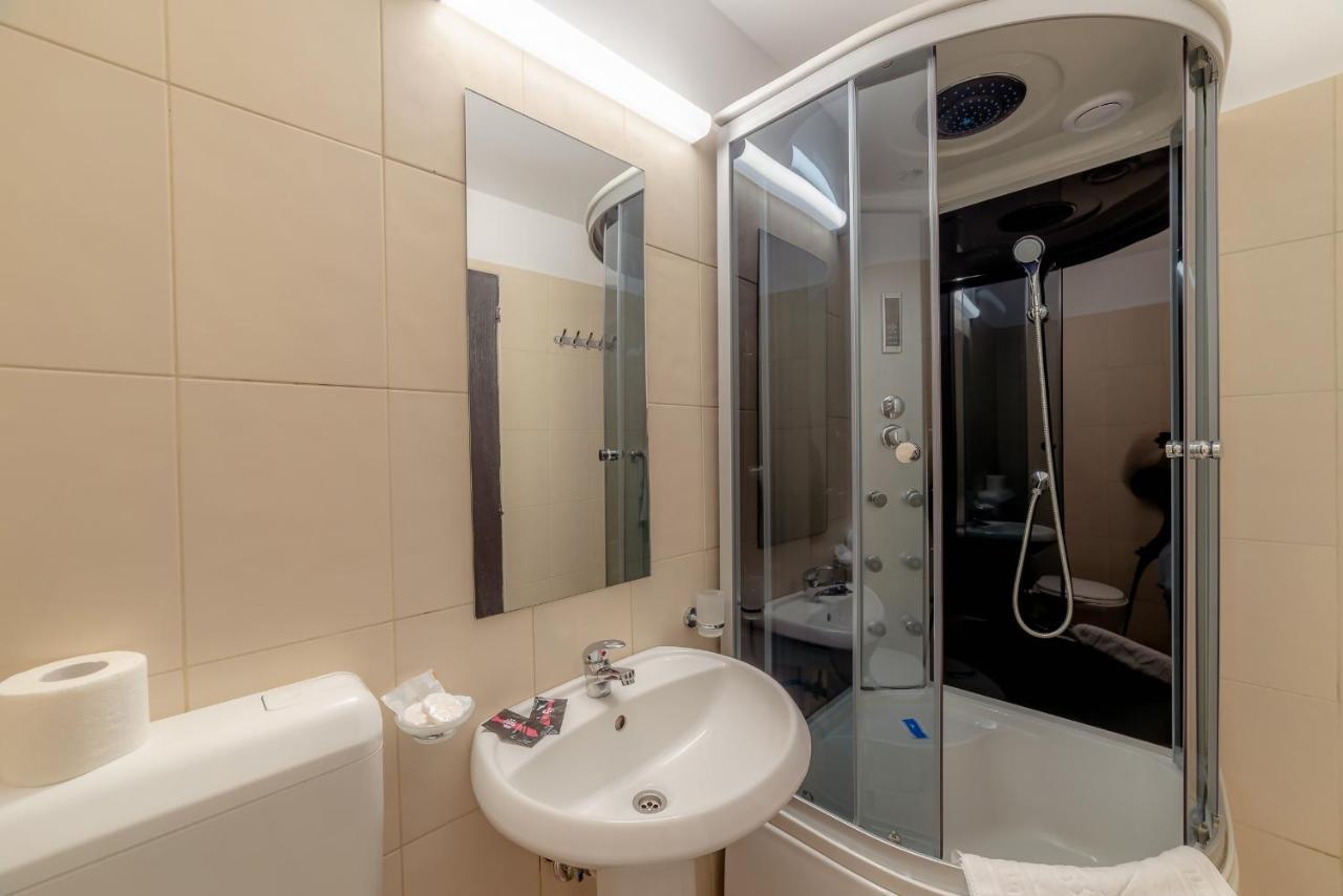 Cameră dublă cu balcon (3 adulți)