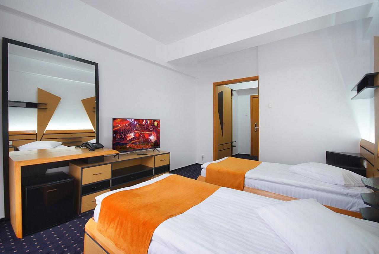 Standard Twin Room with Mountain View,1107532653:JPEG