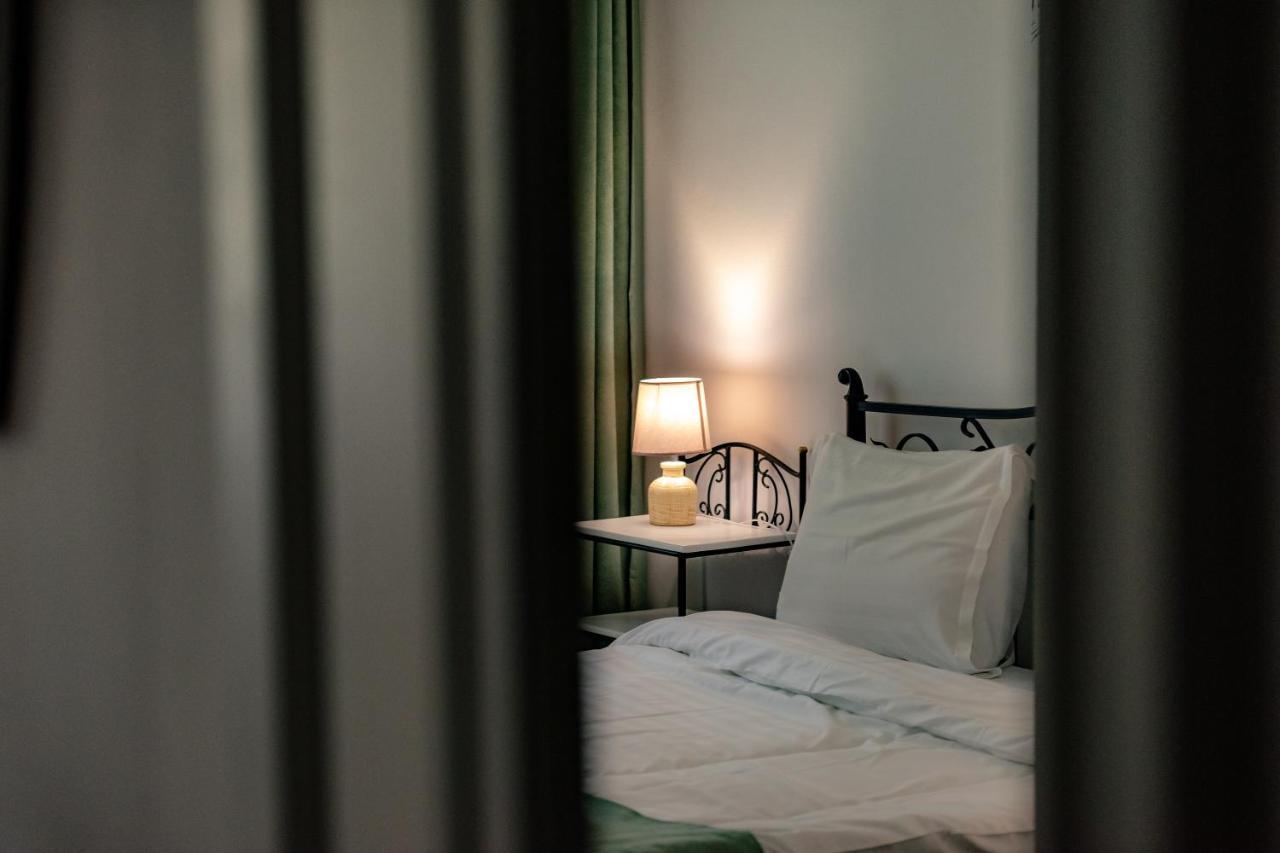 Family Room with Balcony,1180788529:JPEG