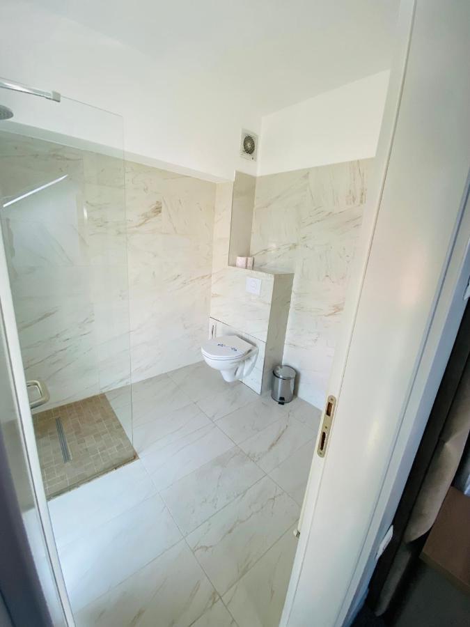 Cameră triplă cu baie privată