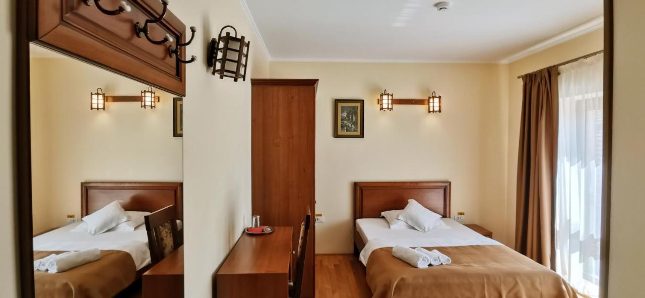 Cameră single Deluxe cu pat francez