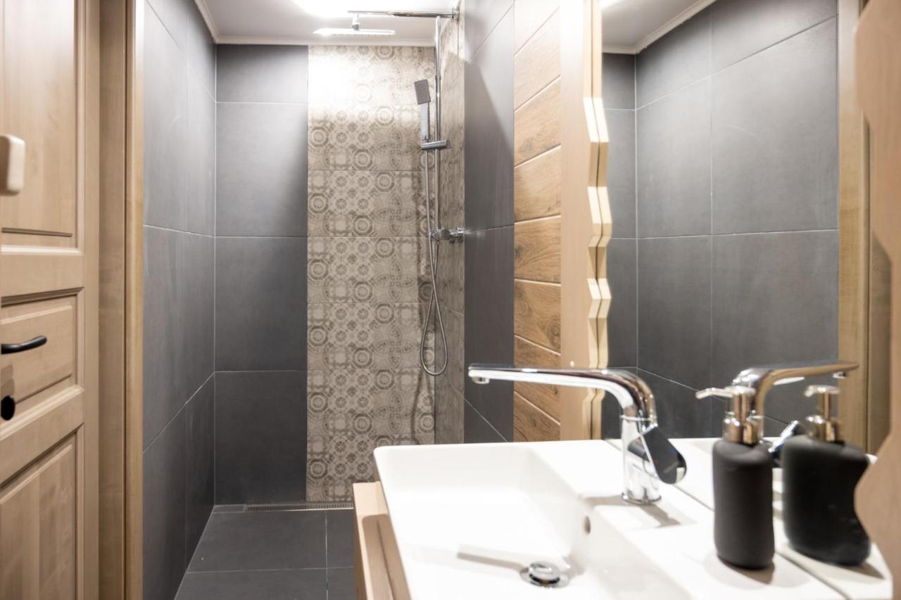 Small Double Room,1742720253:JPEG