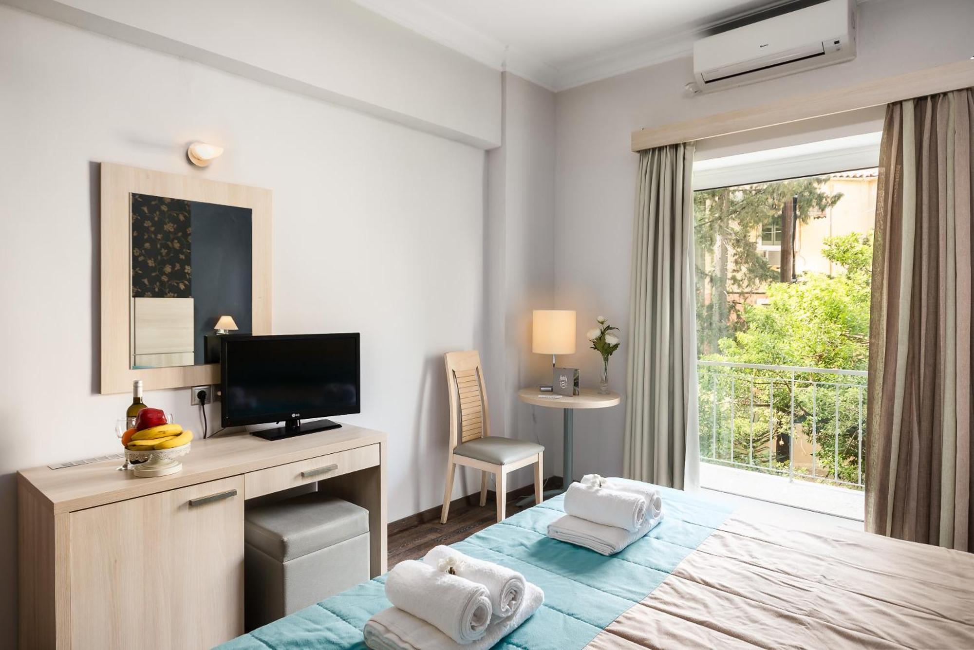 Family Room (2 Adults + 2 Children),1208016913:JPEG