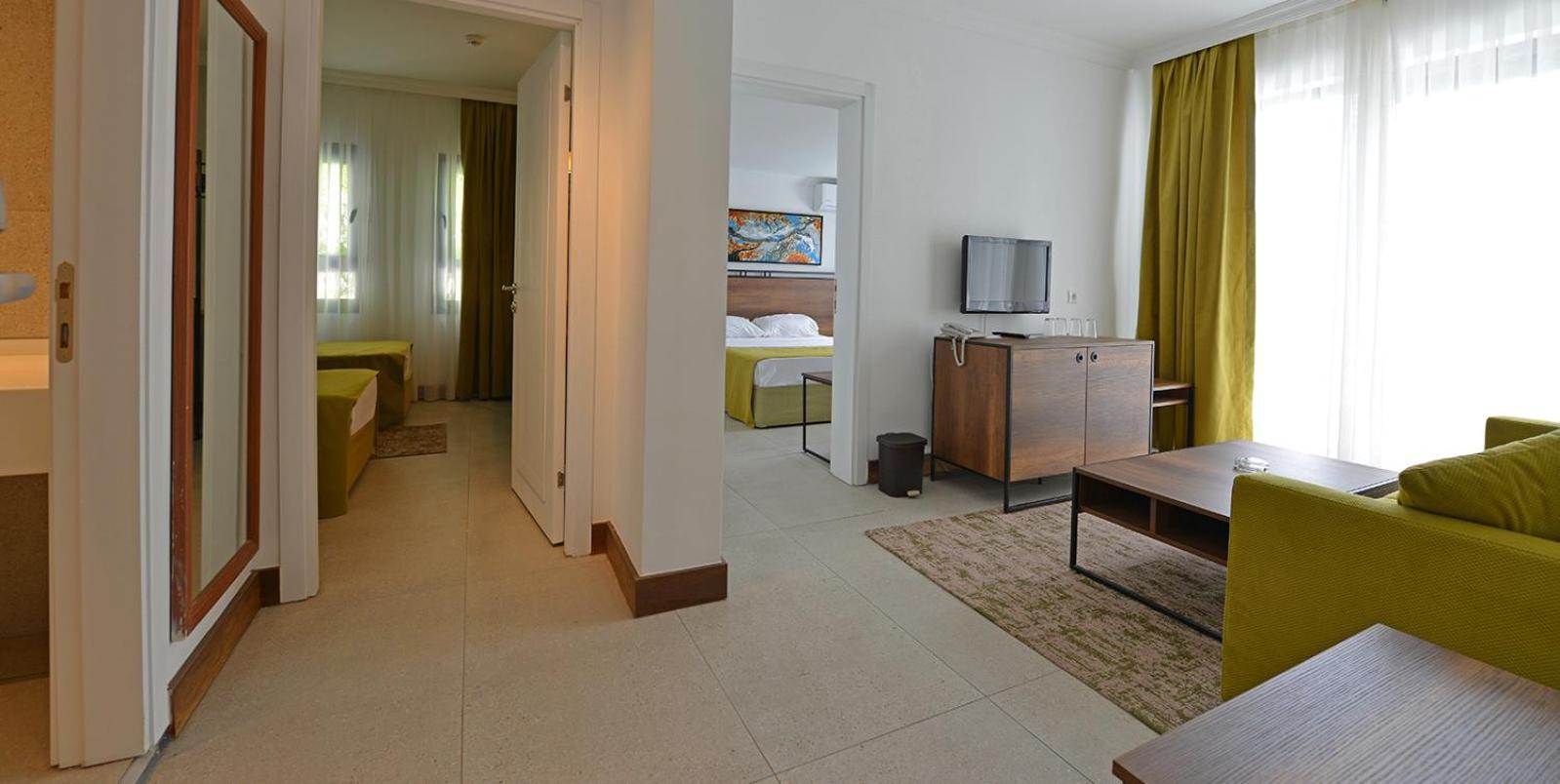 Family Room 21,783863499:JPEG