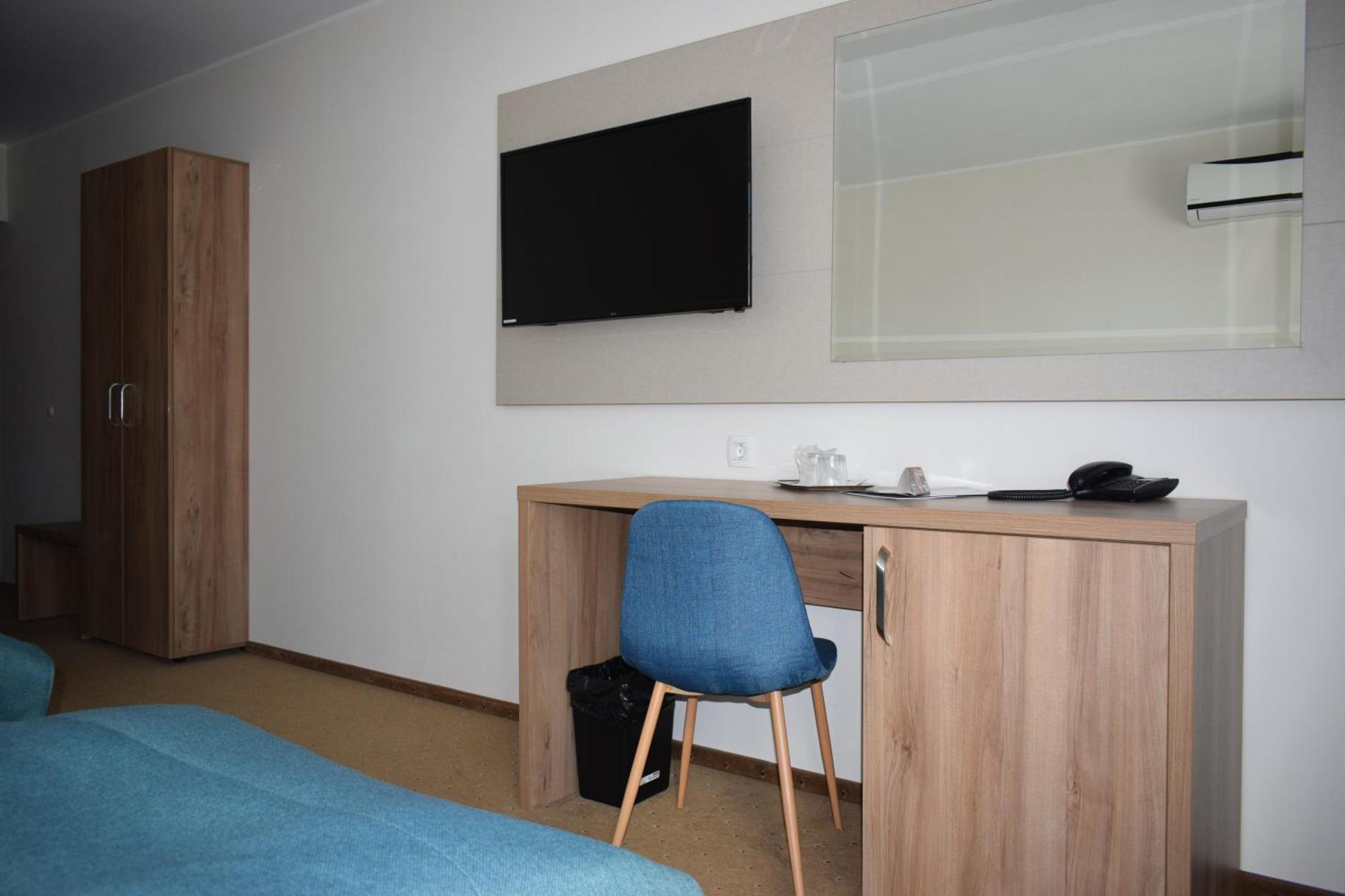 Twin Room,1586116980:JPEG