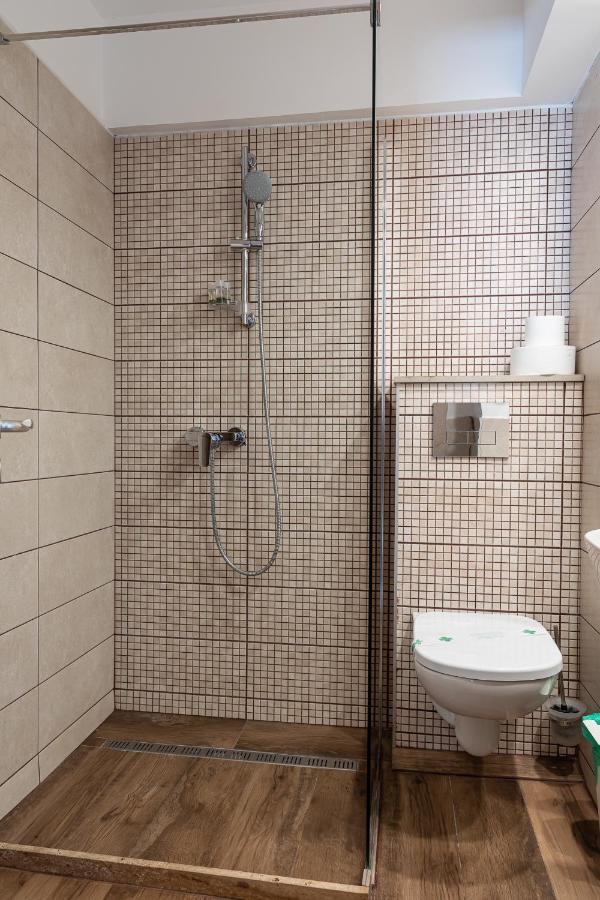 Suite,1572654722:JPEG