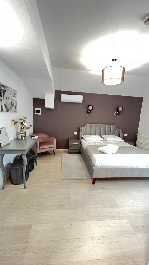Cameră dublă Deluxe cu balcon