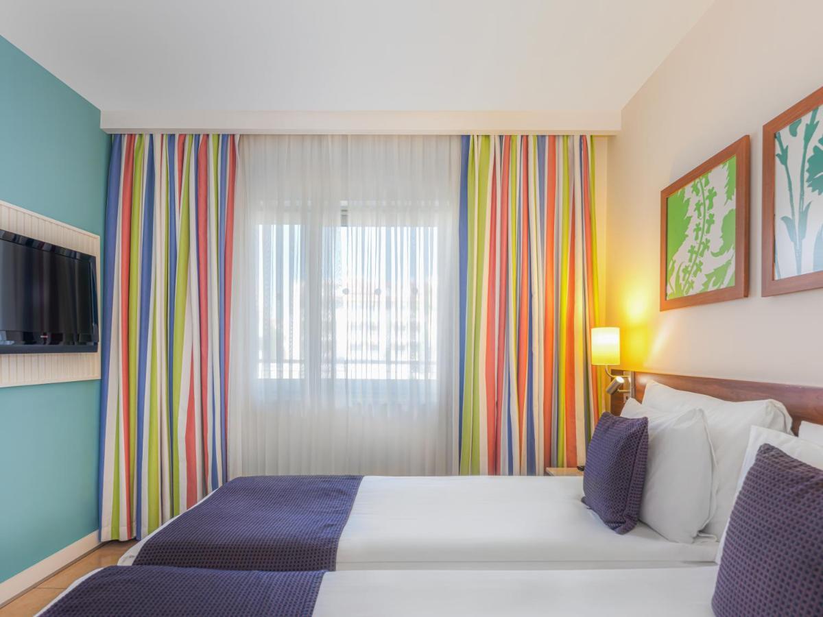 Suite (2 Adult + 2 Children)