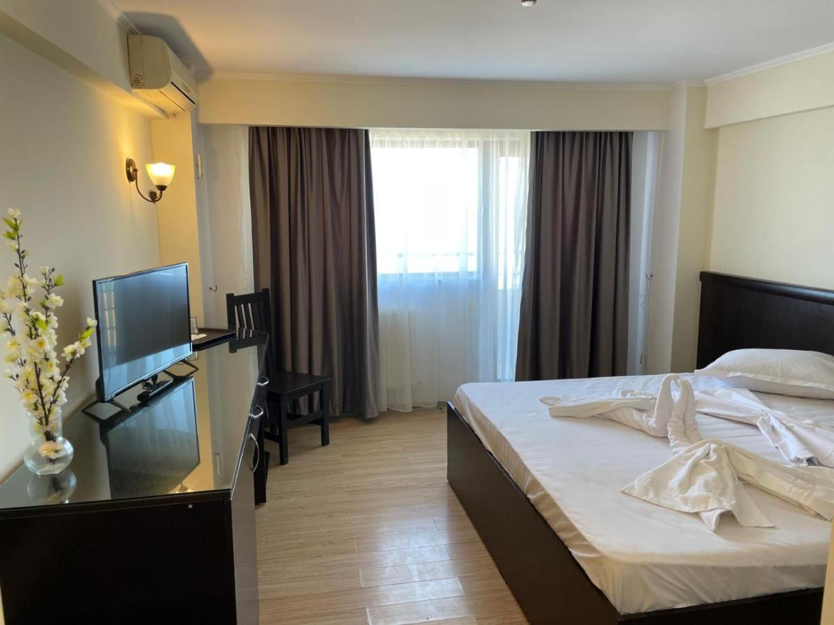 Cameră triplă cu balcon