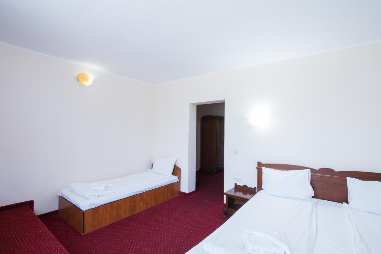 Classic Triple Room,1293338485:JPEG