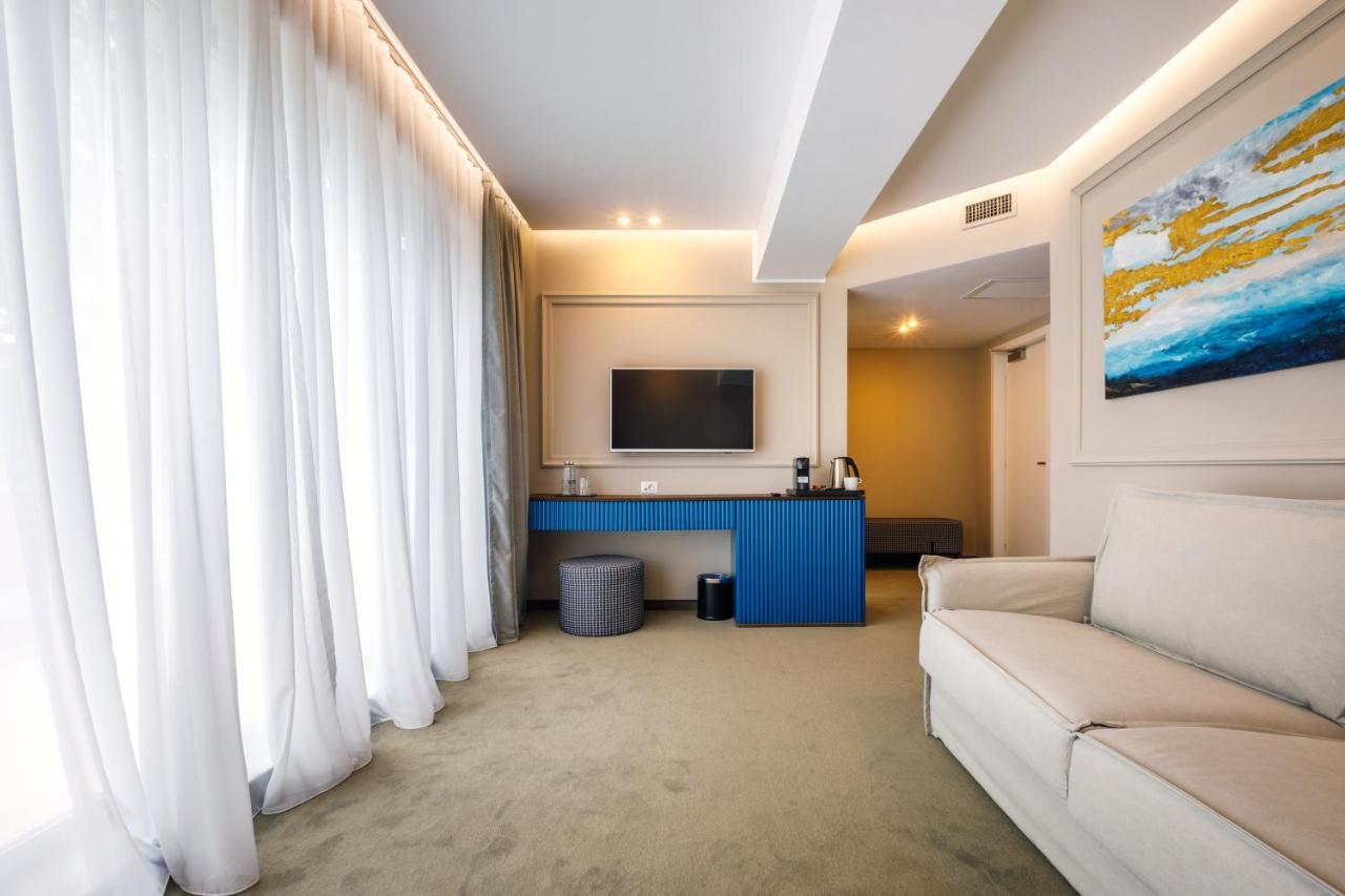 Apartment with Terrace,1299085078:JPEG