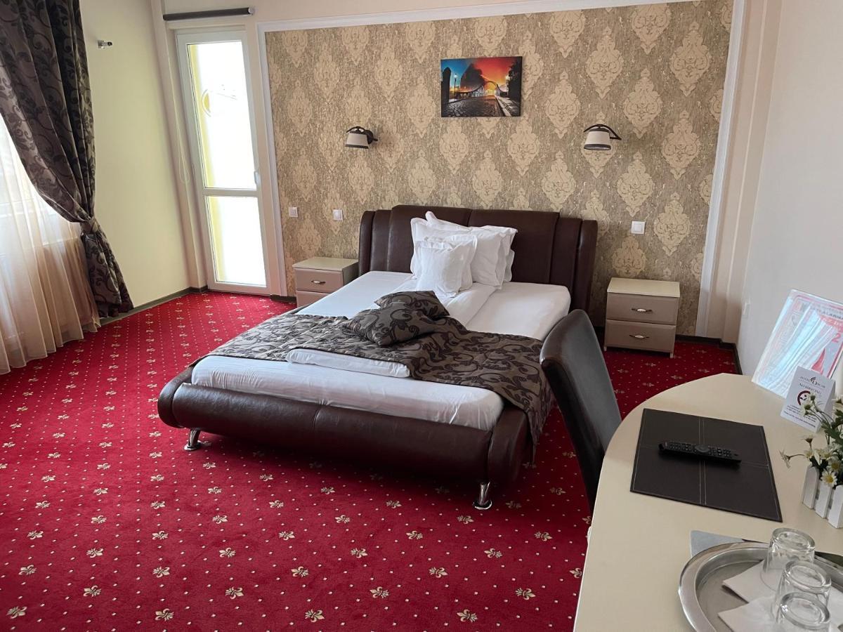 Deluxe Triple Room,1344845012:JPEG