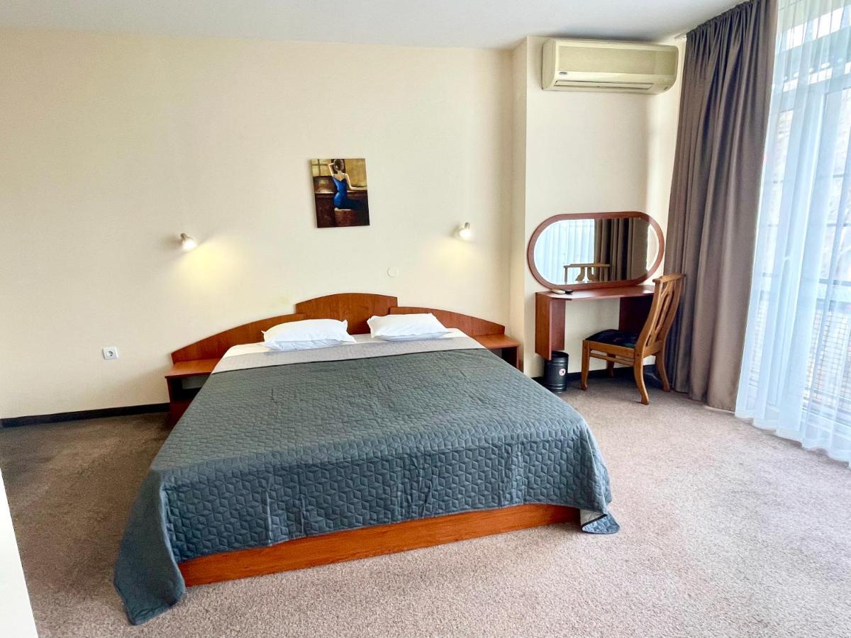 One-Bedroom Apartment,1346214257:JPEG