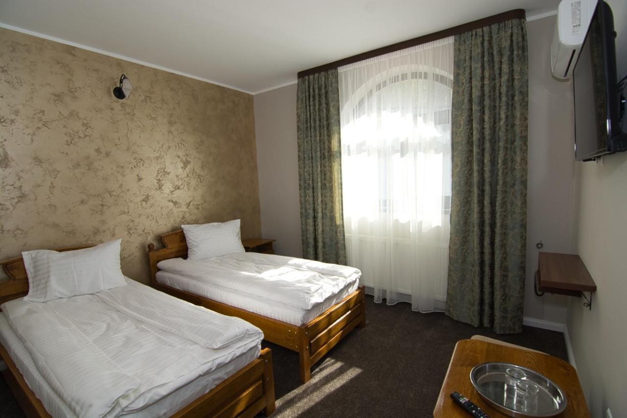 Twin Room,1381462706:JPEG