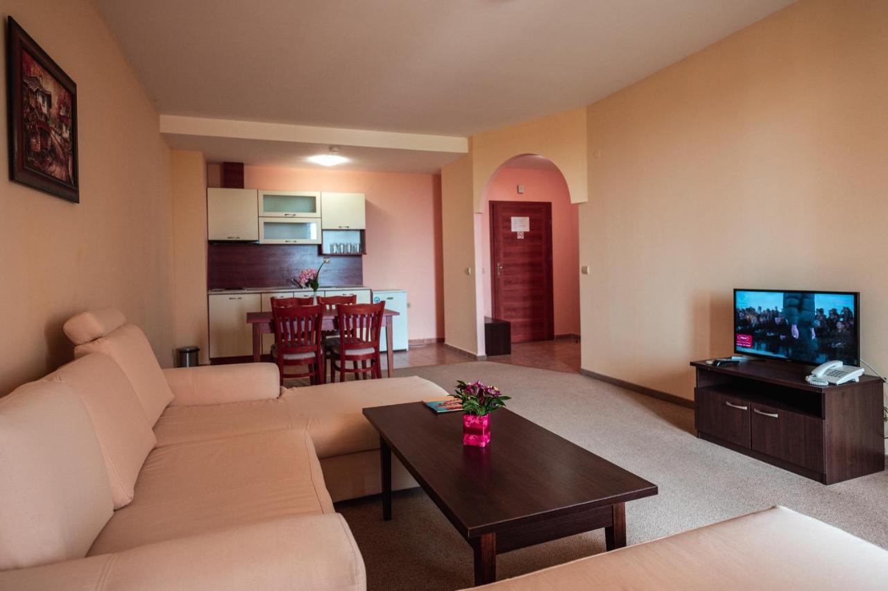 One-Bedroom Apartment,1405753088:JPEG