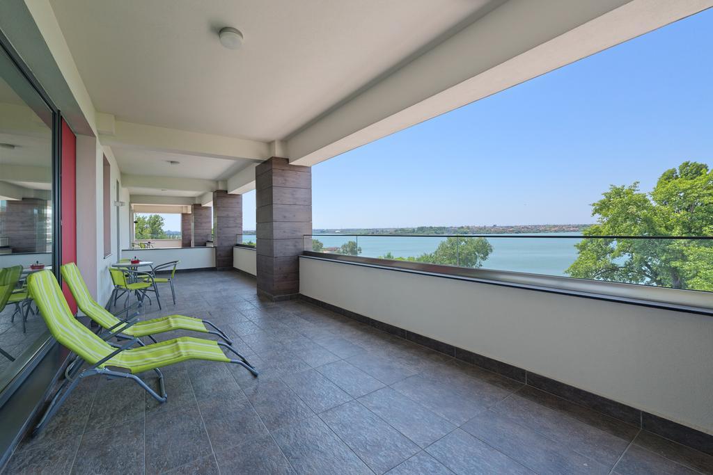 One-Bedroom Apartment with View,143343368:JPEG