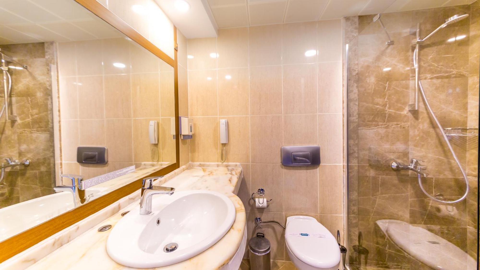 Cameră triplă standard în hotel - cu vedere la mare