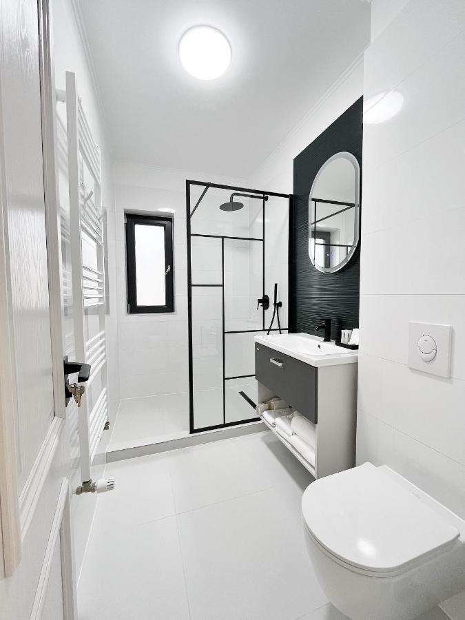 King Suite with Balcony,1480313390:JPEG