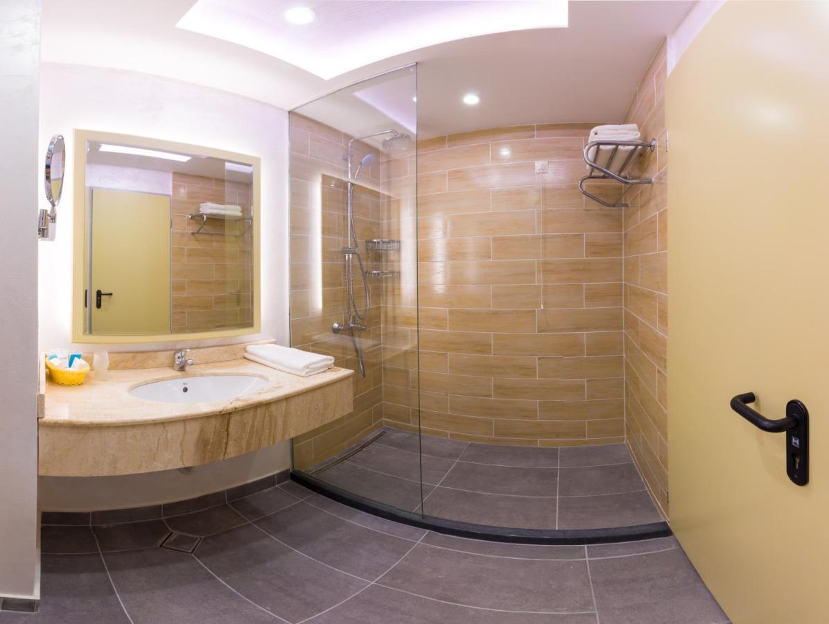 Cameră dublă sau twin Economy cu balcon