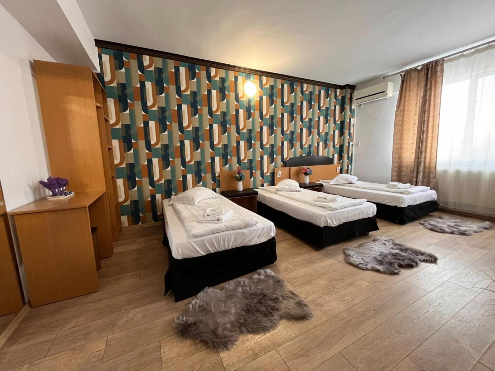 Cameră triplă cu baie privată