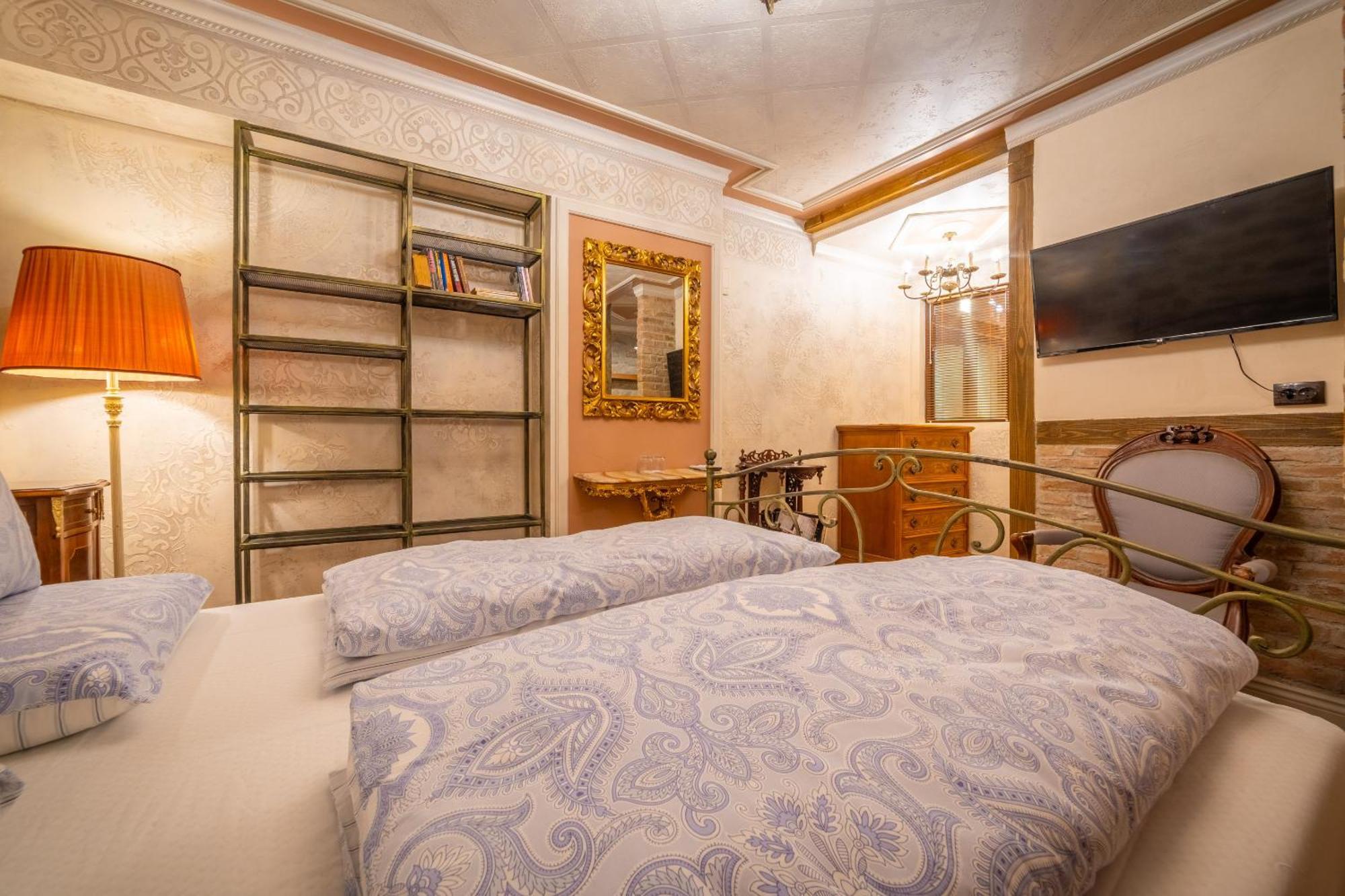 Studio,1525997656:JPEG