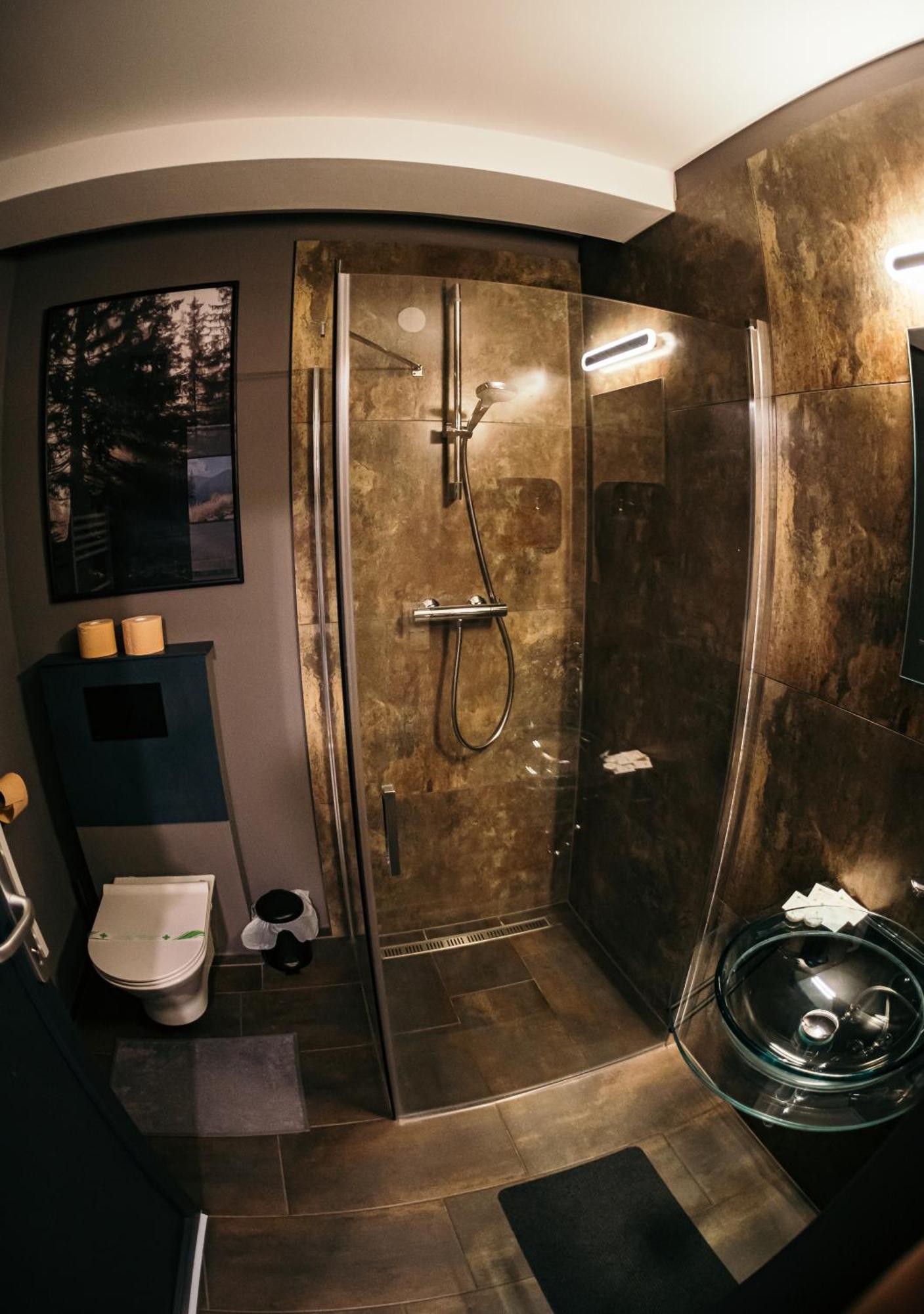 Double Room,1538991835:JPEG