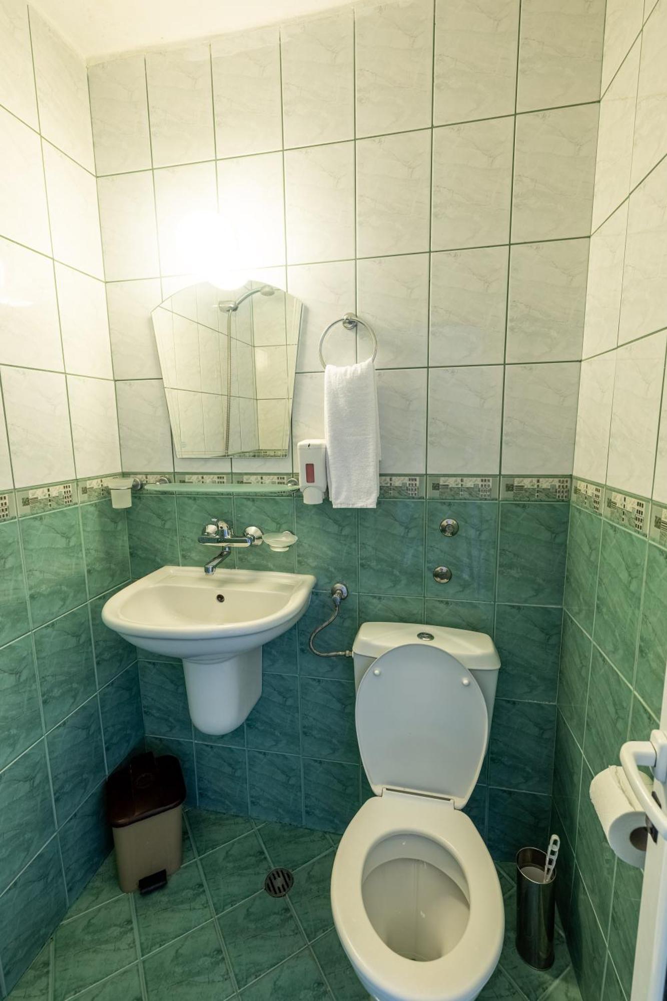 Cameră twin standard cu vedere directă la mare