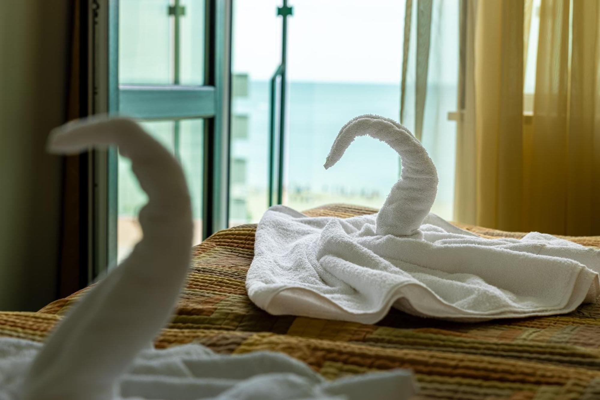 Cameră de familie cu vedere frontală la mare