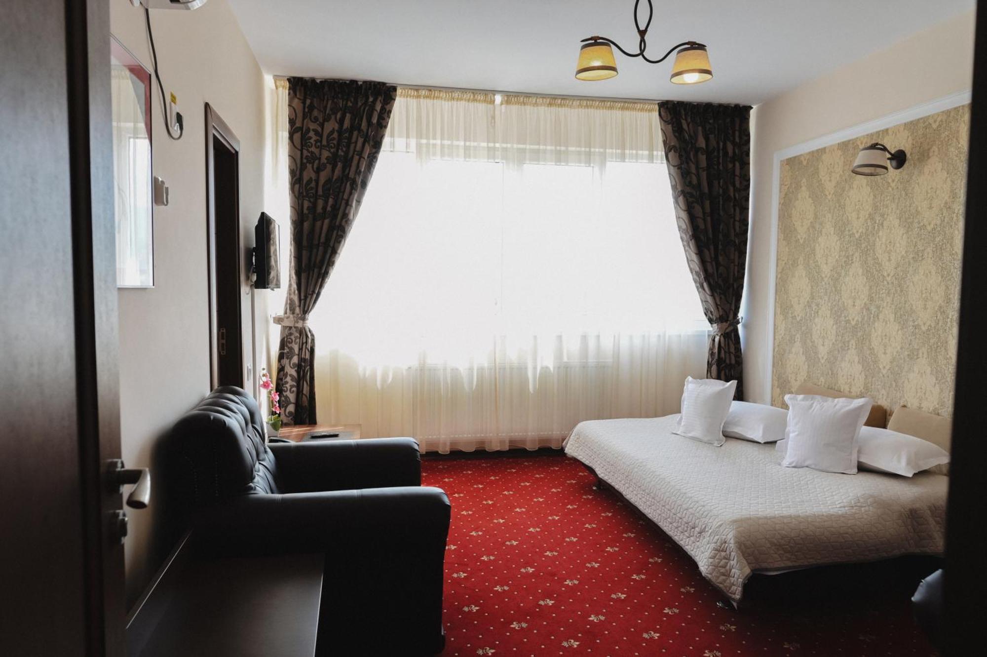 One-Bedroom Suite with Balcony,1544452126:JPEG