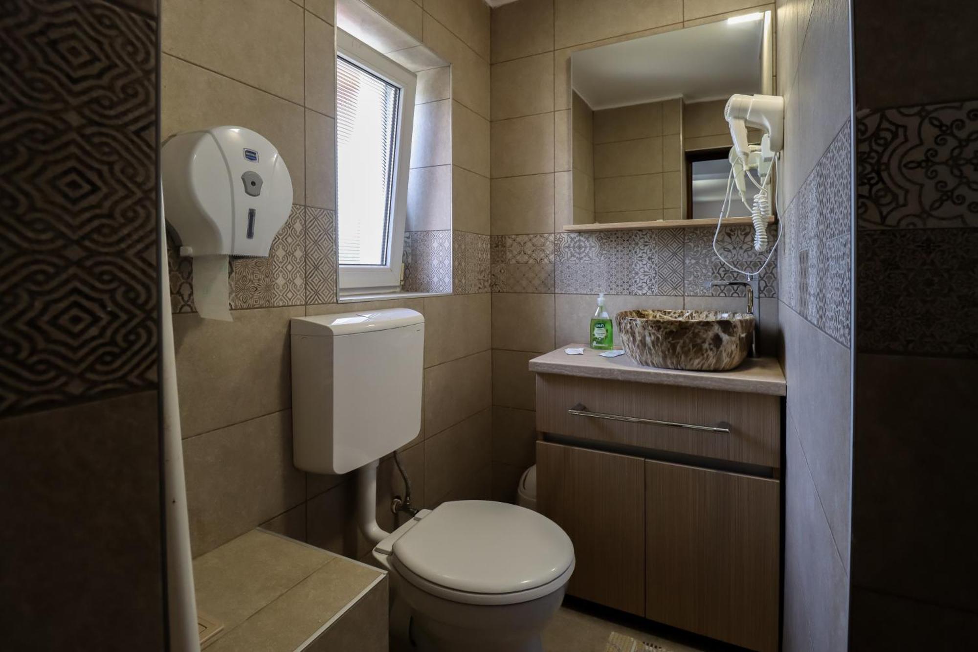 Family Room with Balcony,1549975918:JPEG