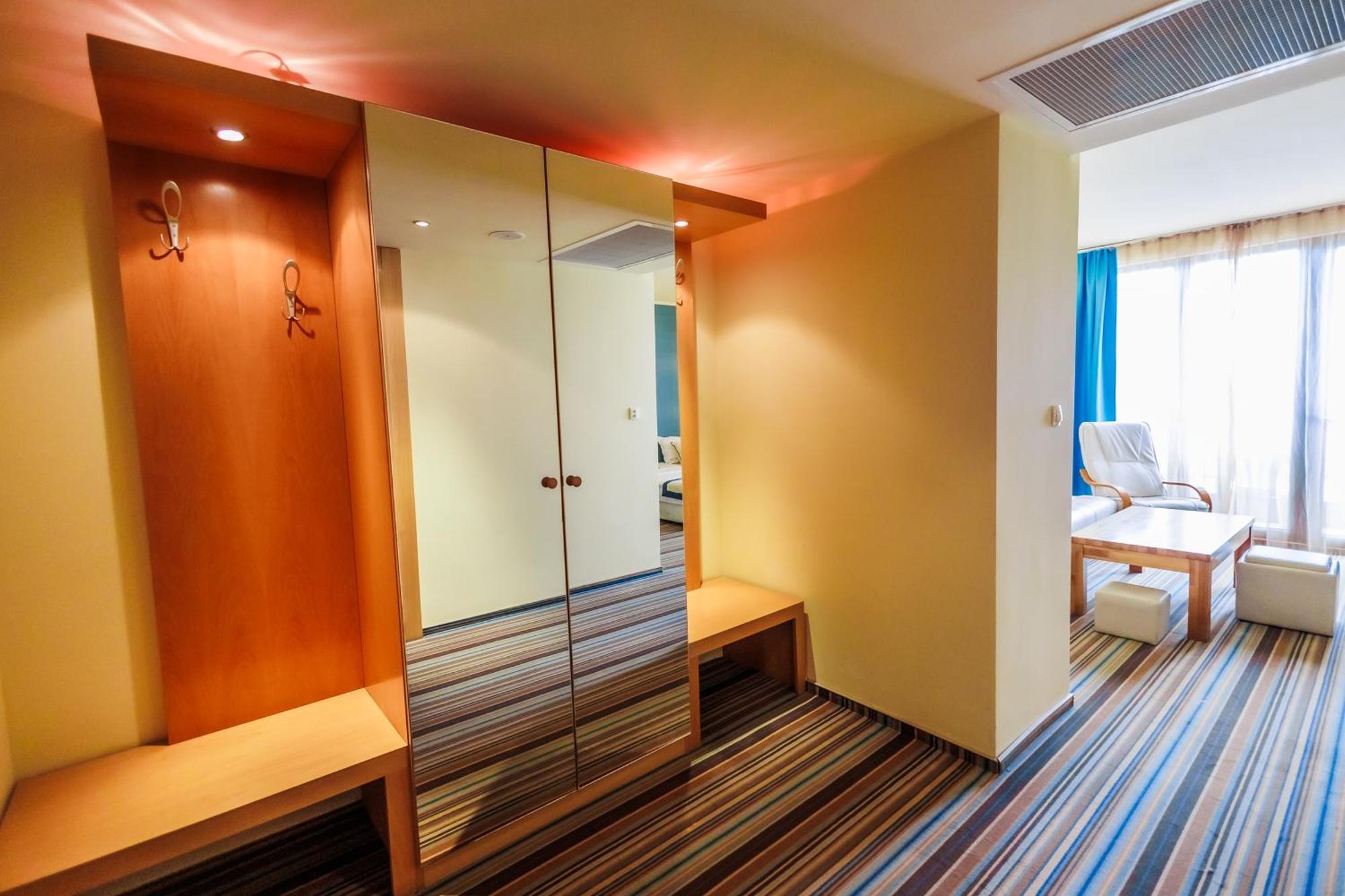 King Studio with Spa Bath,1553141194:JPEG