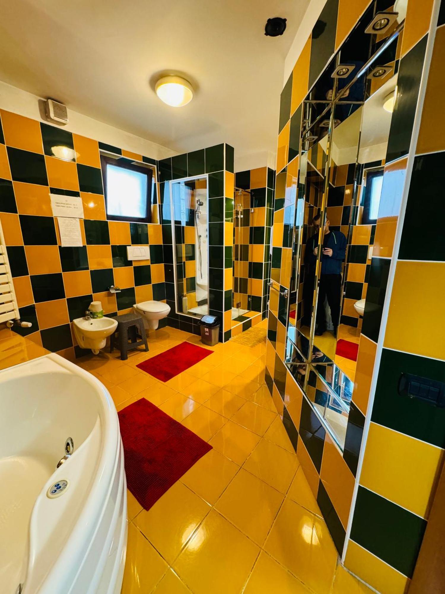 Cameră dublă cu baie privată