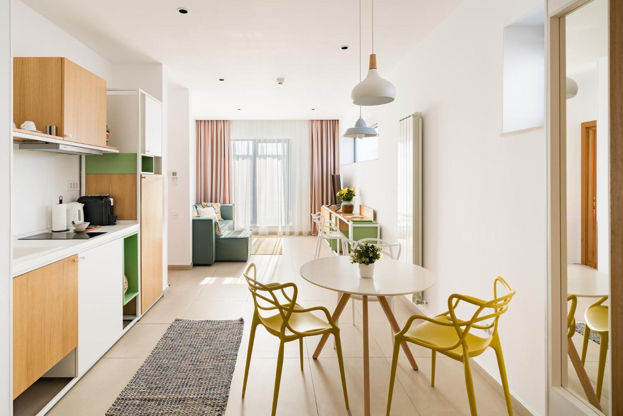 Suite with City View,1580987953:JPEG