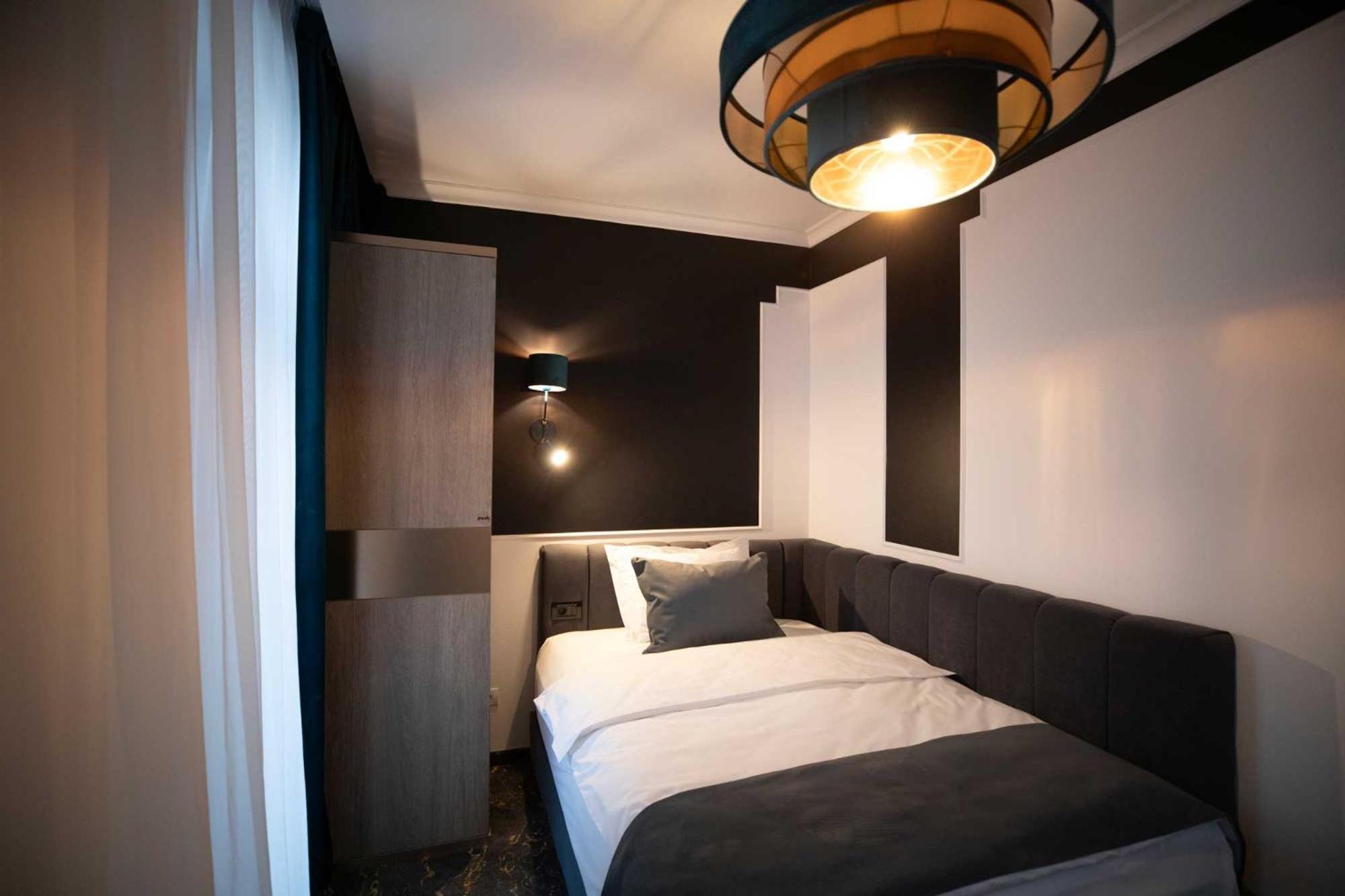 Single Room,1581650457:JPEG