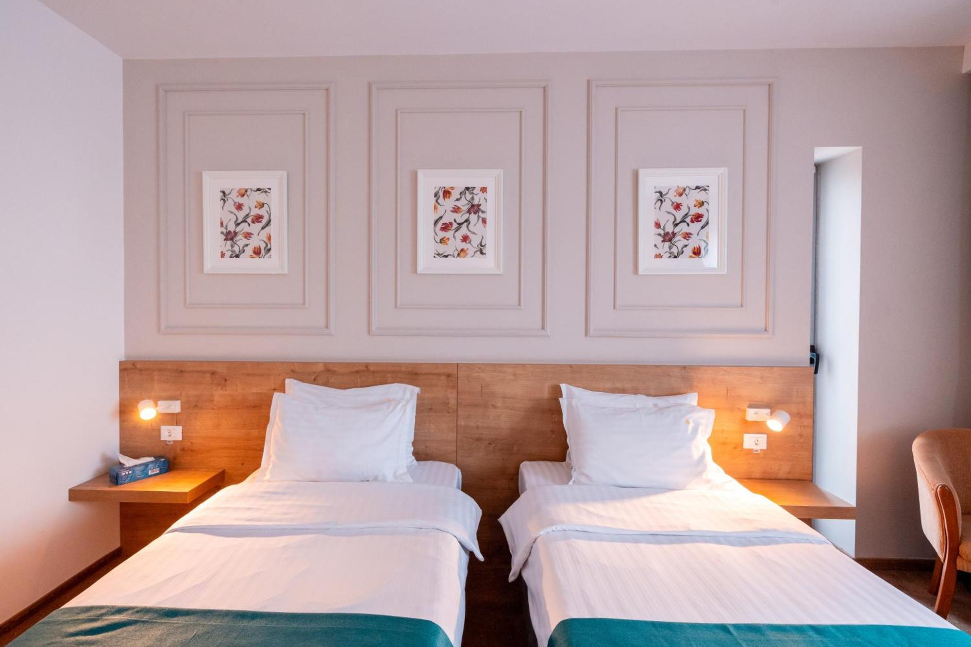 Double or Twin Room,1587497103:JPEG