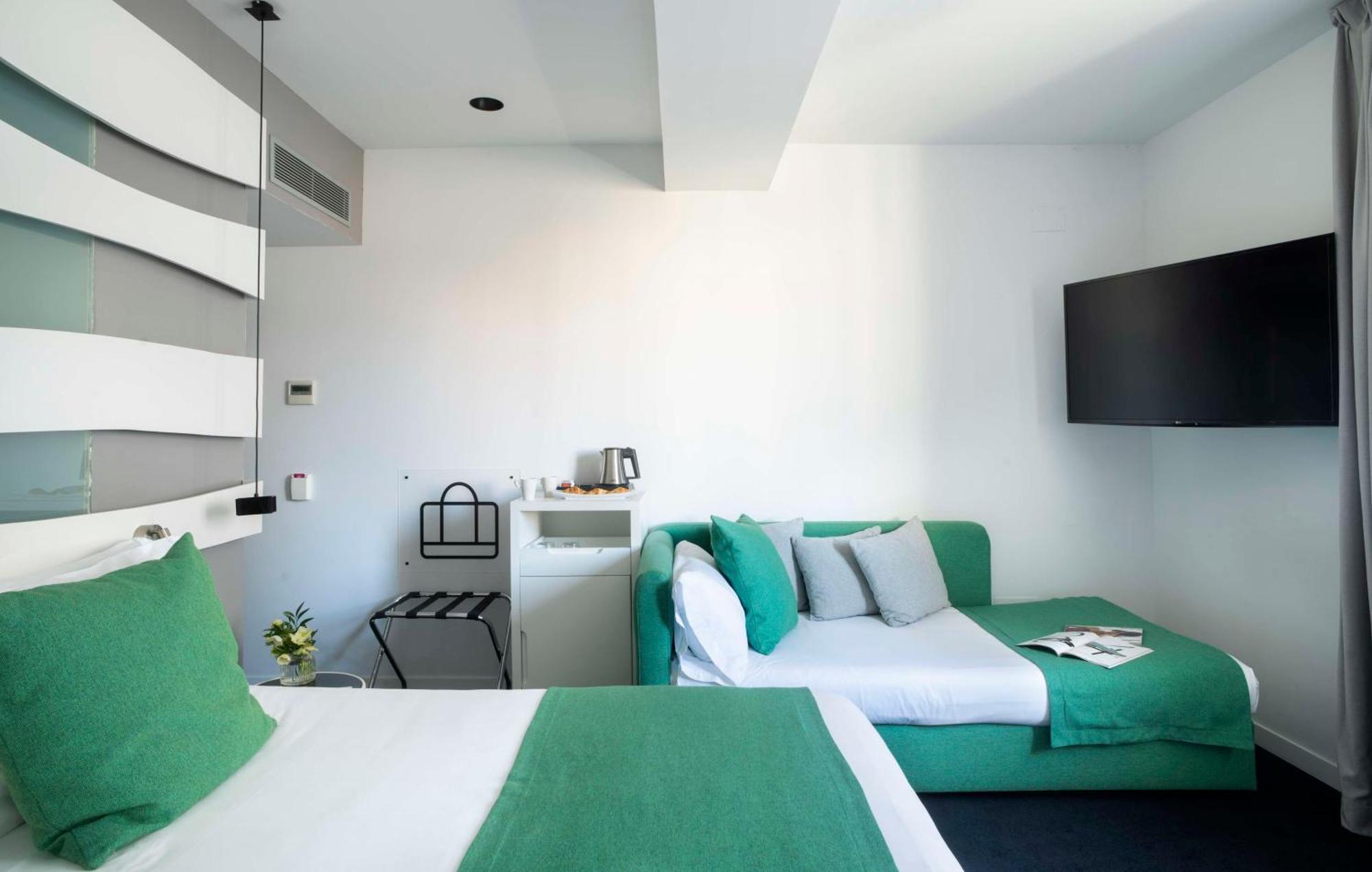 Deluxe Triple Room,1596867826:JPEG