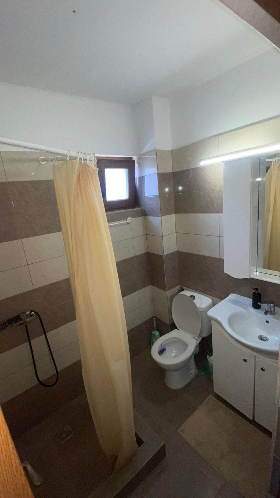 Cameră triplă cu balcon