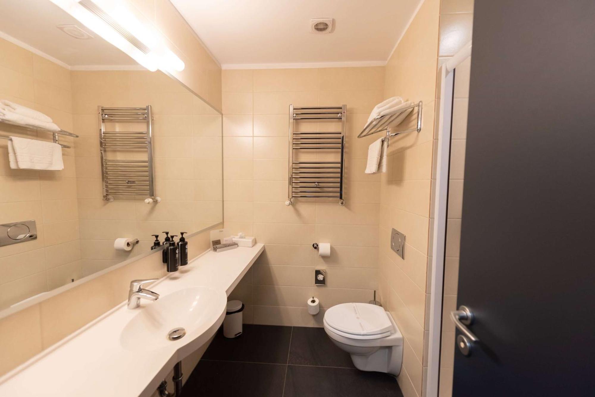 Deluxe Executive Suite,1606564520:JPEG