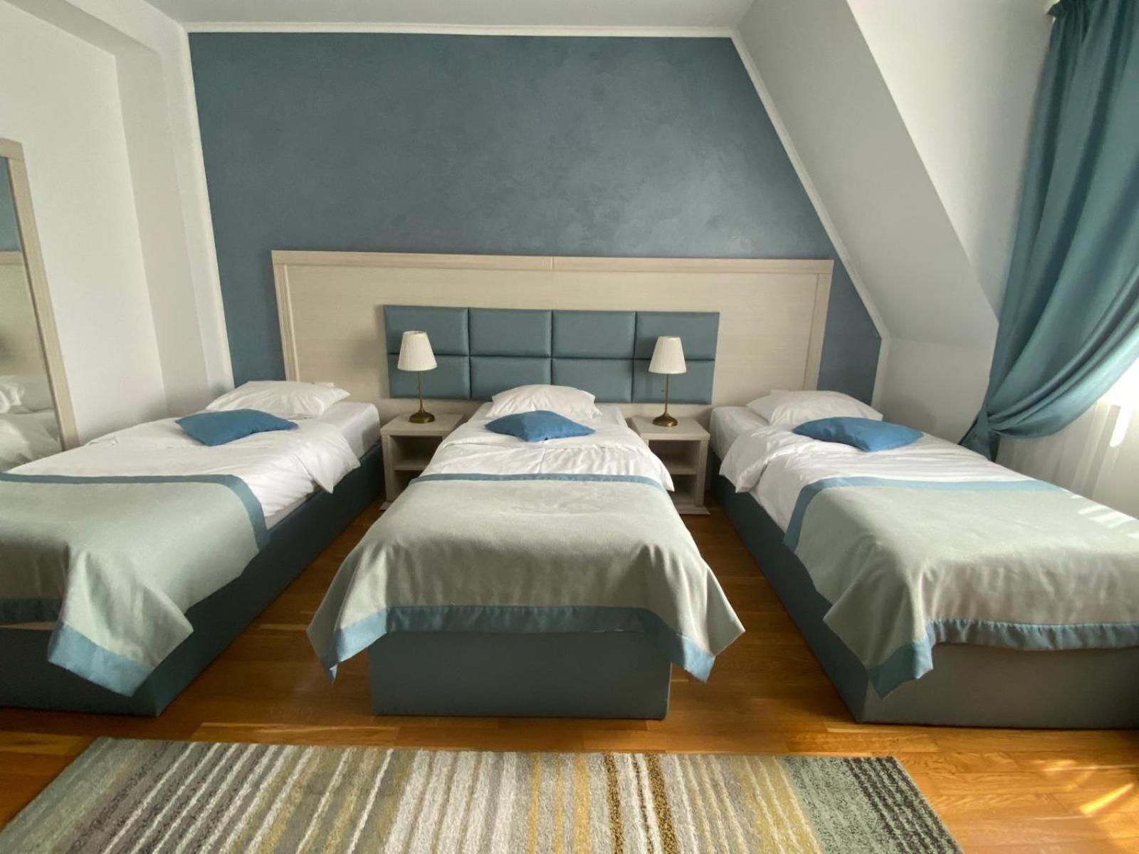 Triple Room,1642983867:JPEG