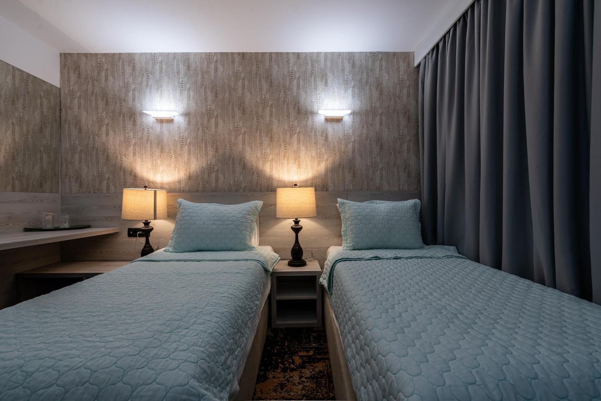 Twin Room,1608784419:JPEG