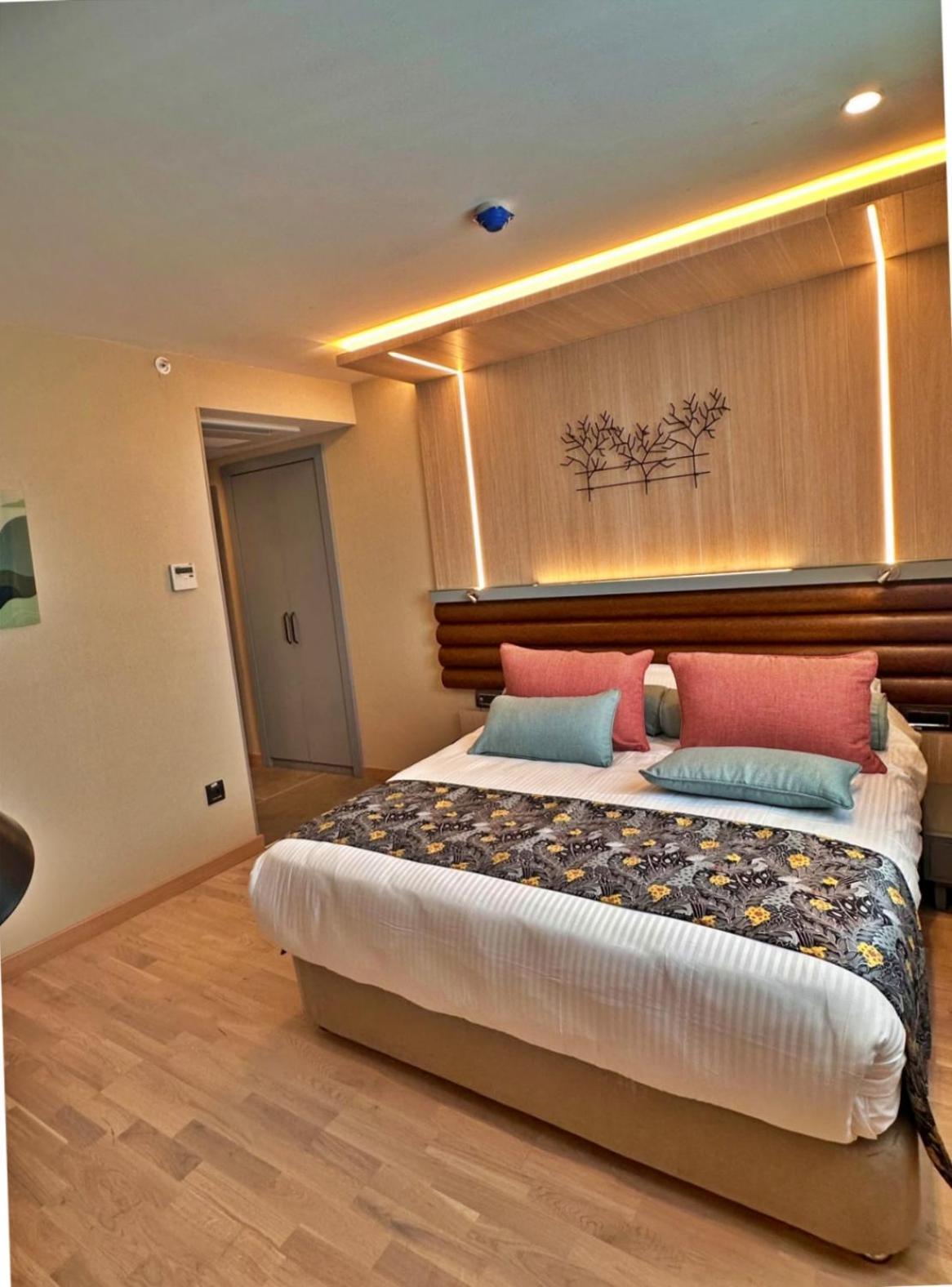 Special Offer - Double or Twin Room with One Way Airport Transfer,1611057612:JPEG