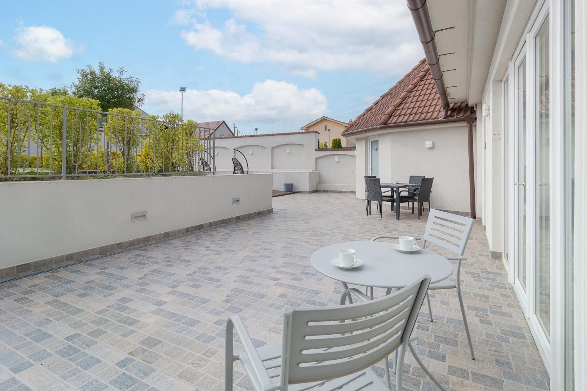 Apartament cu terasă
