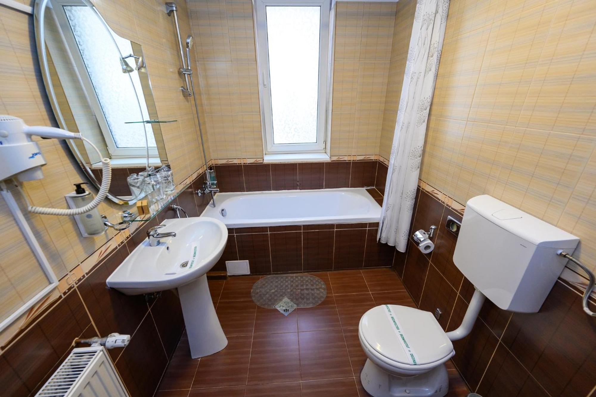 Double Room,1622870398:JPEG