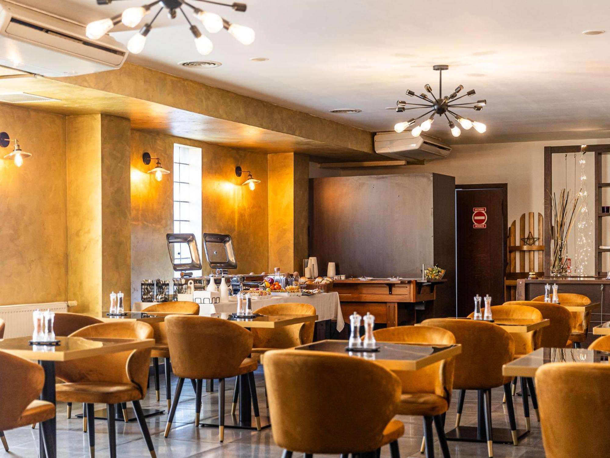 Twin Room,1632218922:JPEG