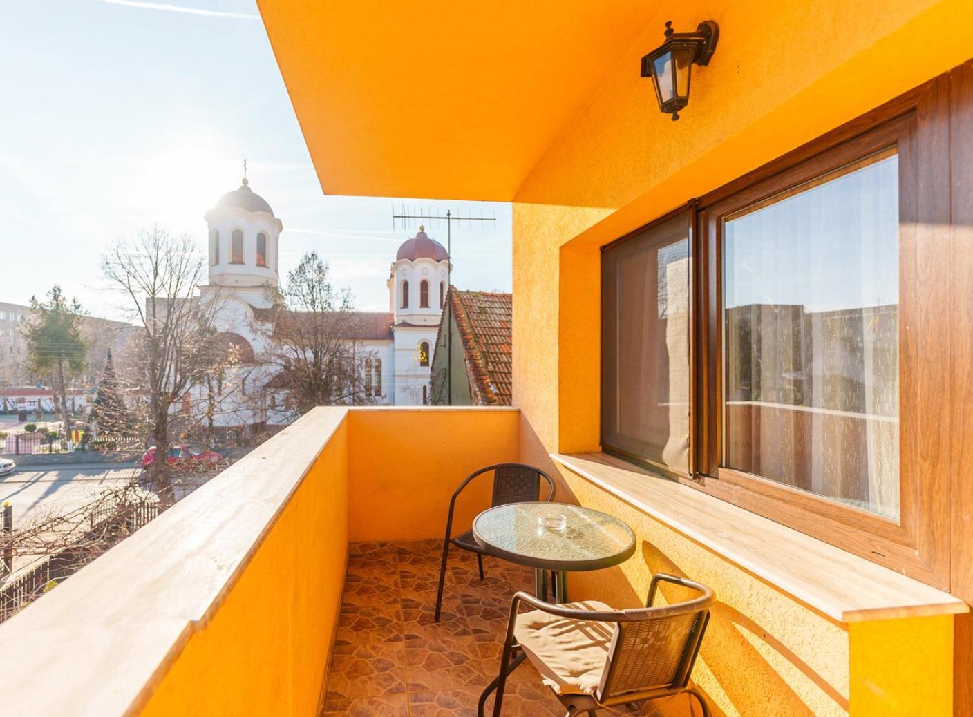 Queen Room with Balcony,1636004754:JPEG